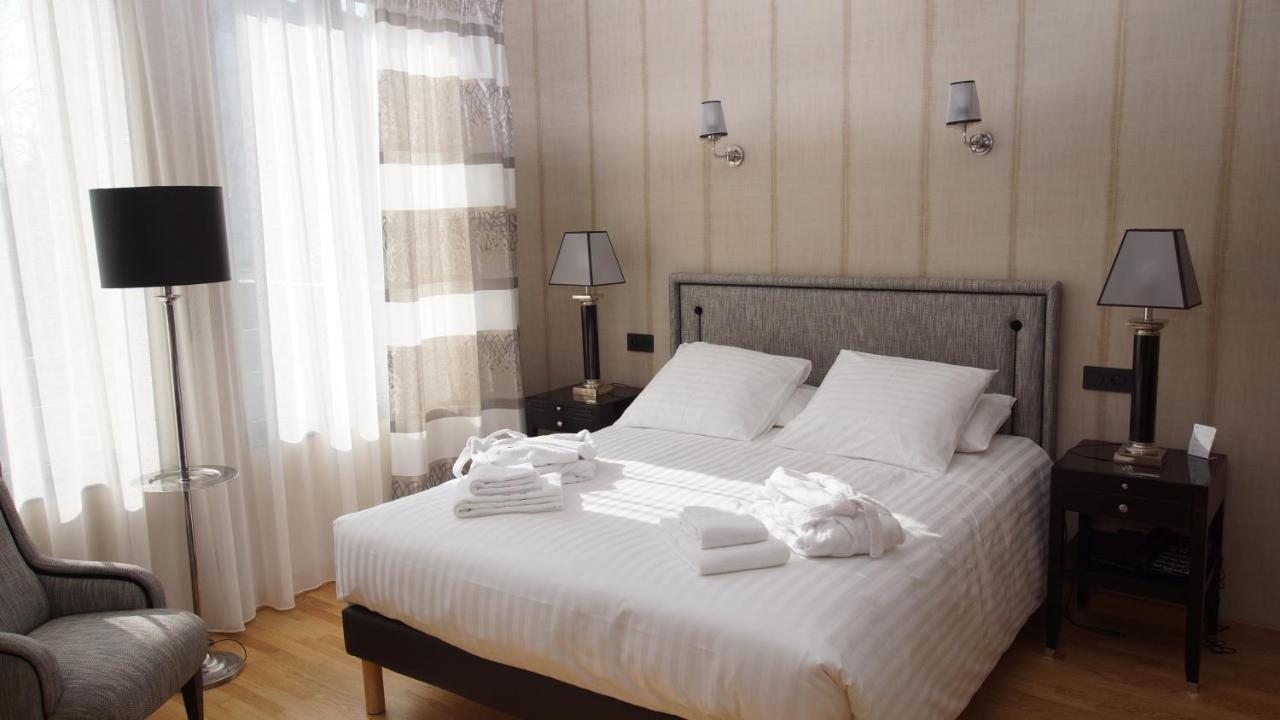 Hotel De Charme L'Oree Du Parc Romans-sur-Isère Kültér fotó